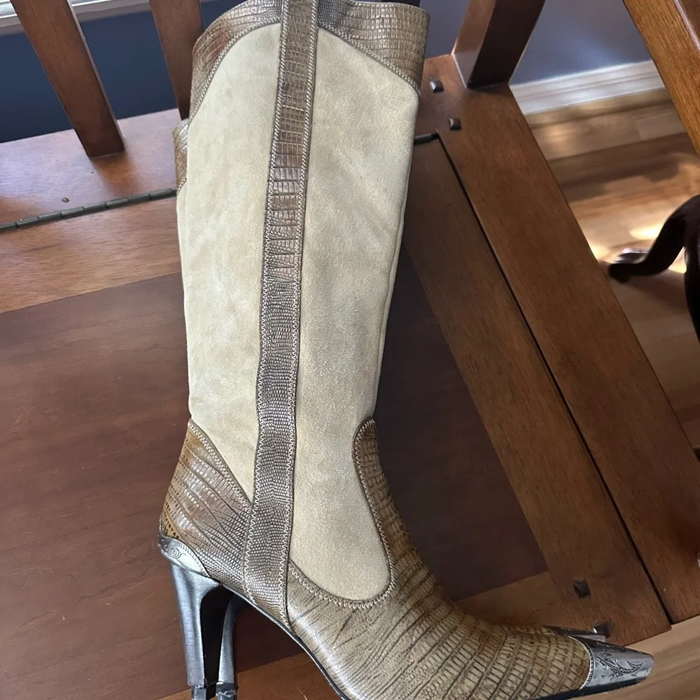 J. Vincent Suede & Leather
Heeled Boots for Women - Picture 14 of 16